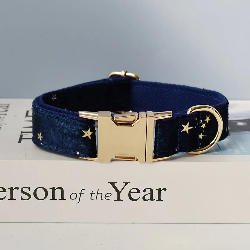 Collier chien velours bleu étoiles personnalisé